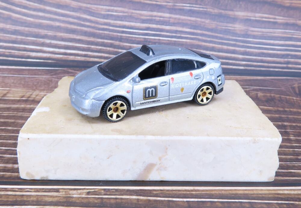 Matchbox 2009 Toyota Prius Rideshare Silver Gray Diecast Car 1:64 2015 Mattel